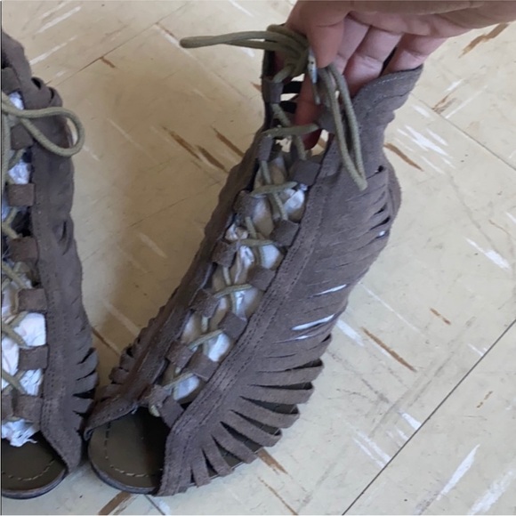 Urban Outfitters gray sandals - Picture 2 of 6